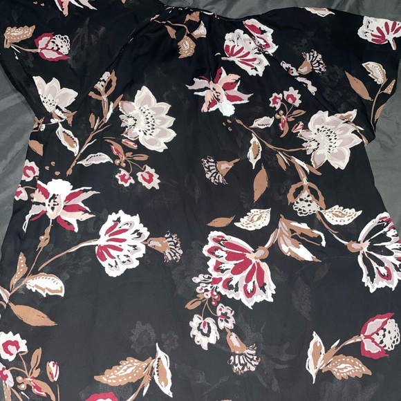 Ladies top. - Picture 2 of 4